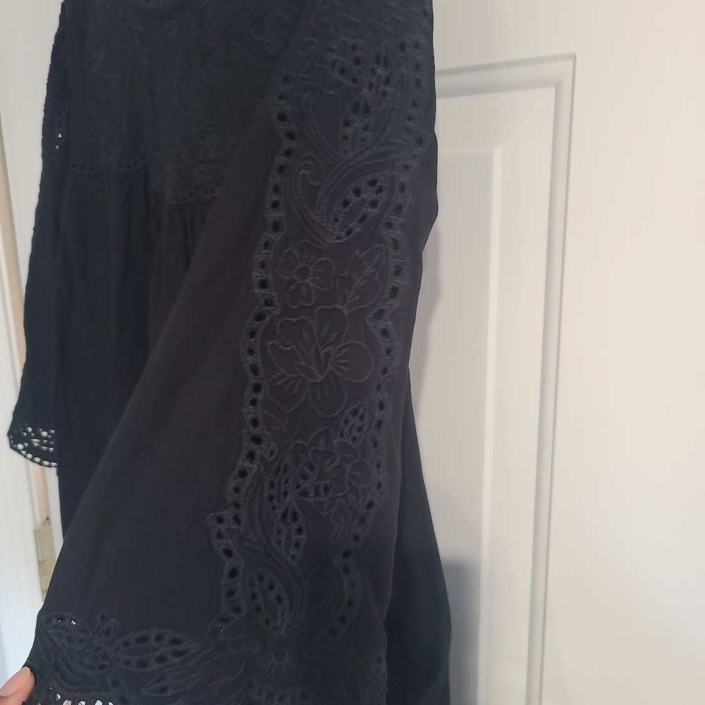 Chico's Black lace cut out top, 3/4 Sleeves, Size 16/18 Women's Pre-Loved - Picture 8 of 10